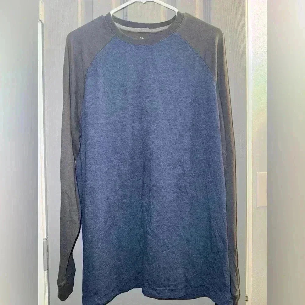 Outdoor Life Mens blue shirt with  Raglan Sleeves in gray size Large